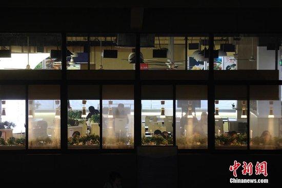 资料图：南京高校食堂变身“考研加油站”。 泱波 摄