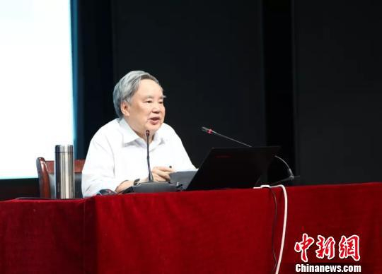 教育部统编本中小学语文教科书总主编温儒敏。&nbsp; 中新网 图
