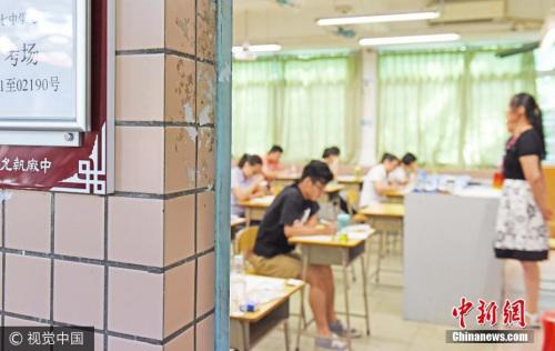 　　资料图：“最后一次”国家司法考试考场，今年起更名为“国家统一法律职业资格考试”。 图片来源：视觉中国