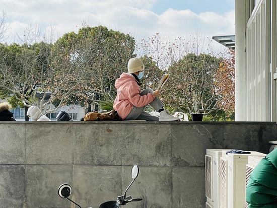 章洁拍下的考场外一幕