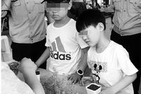 被爸爸砍了76刀后 顽强男孩重新回到学校