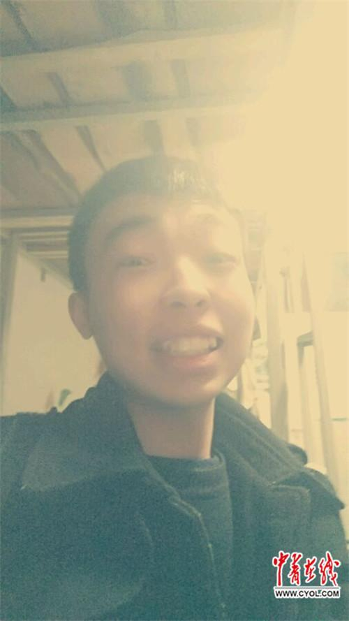 郑德幸在贴吧中发的自己照片