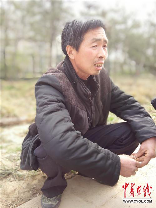 讲起儿子，郑先桥悲痛不已