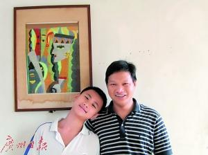 盐步三中副校长李效航（右）