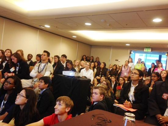 HOSA2015年年会上，美国高中生上中医课。Vivianne&nbsp;Chang/供图