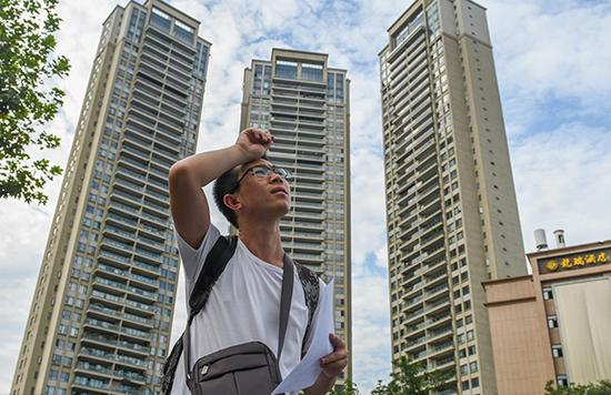 2017年8月8日，四川省成都市，来自于兰州财经大学应届会计专业毕业生王龙入住一处“蓉漂”计划青年驿站。东方IC 资料
