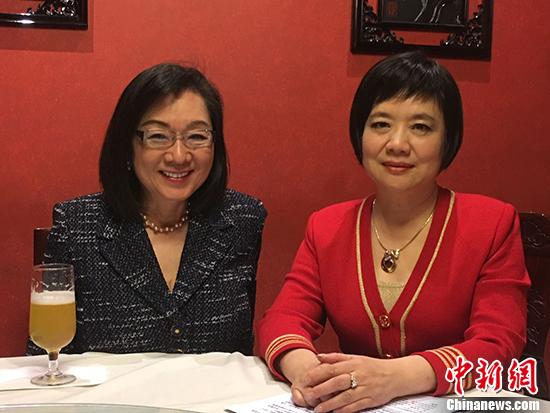 图为董继玲（右）。 受访者供图