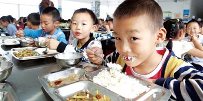 北京中小学食堂从业者需100%持健康体检证明