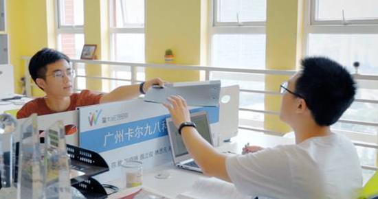 在暨南大学WE创空间，创业团队正在办公。 暨南大学供图