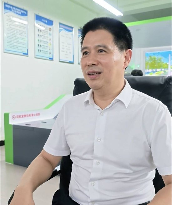 四川铁道职业学院机车车辆学院院长龙明贵接受采访