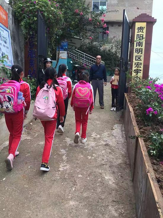 宏宇小学校门  受访者供图
