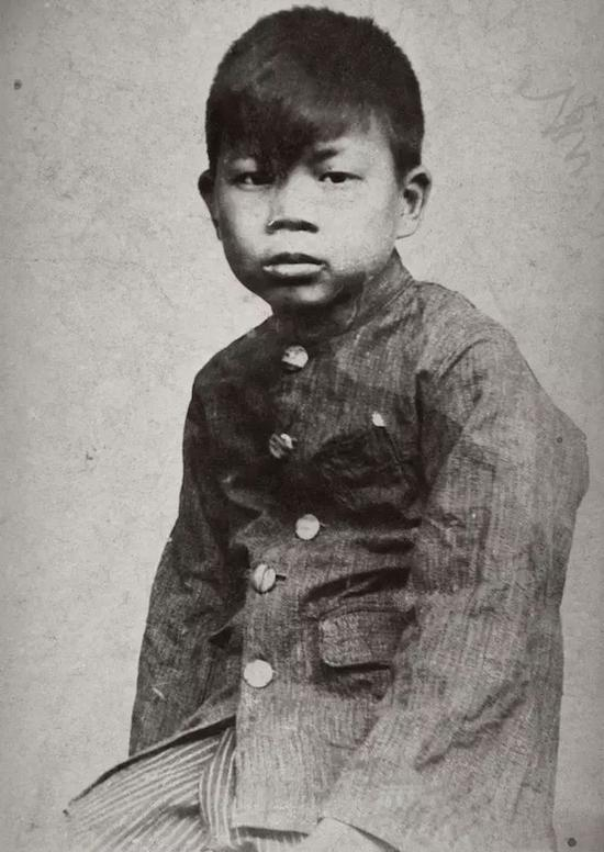 1931年，上小学时的吴冠中