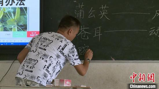 图为授课现场。　许庆 摄