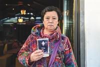 大学生为圆歌手梦失踪16年 母亲寻子奔波全国各地