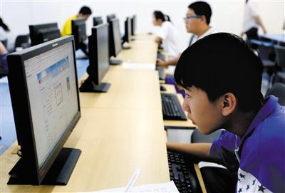 考生在填报志愿时要保持梯度，从高到低拉开档次。新京报记者 浦峰 摄