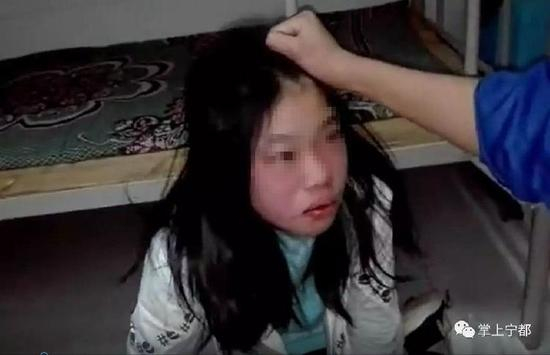 被疑举报同学吸烟 江西一初中女生宿舍内遭七同学施暴