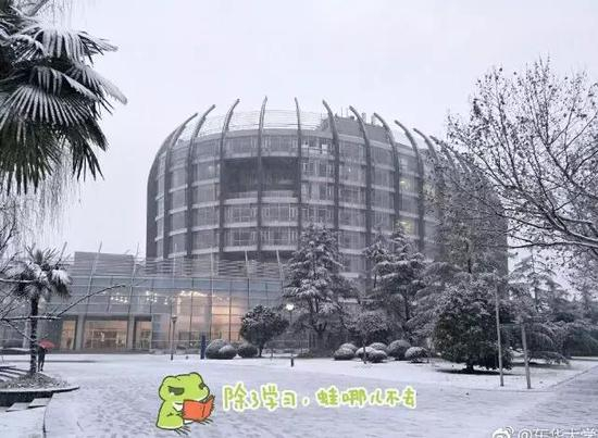初雪的东华大学特别美