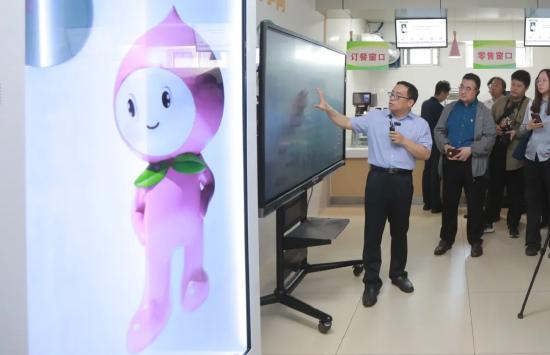 北京市育英学校研发的智能体“桃小健”