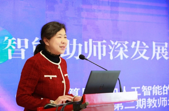 北京东城区教育科学研究院小学信息科技学科教研员郭艳玫对项目前期培训工作做总结