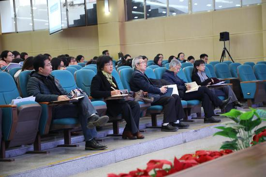 北京师大二附中领导与专家一起聆听报告