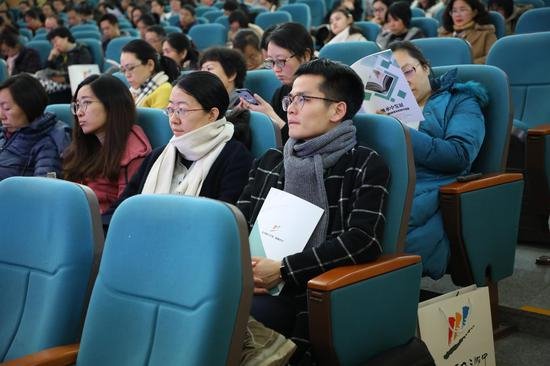 近500位来自北京市不同区县教委和学校的领导、老师参加活动
