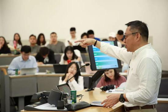 周成刚在南加州大学演讲