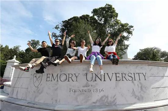 名校探访队员在埃默里大学