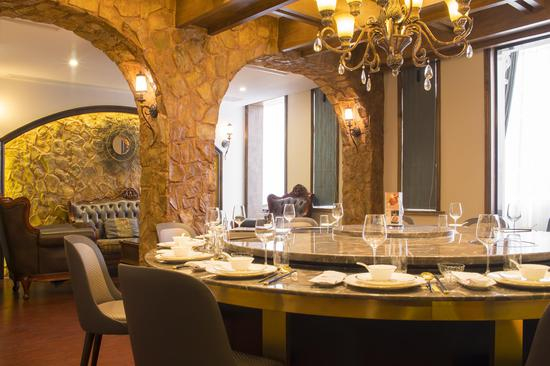 崇明私房菜是一家以崇明特色有机菜、江河鲜为主，打造原生态、绿色健康餐饮品牌