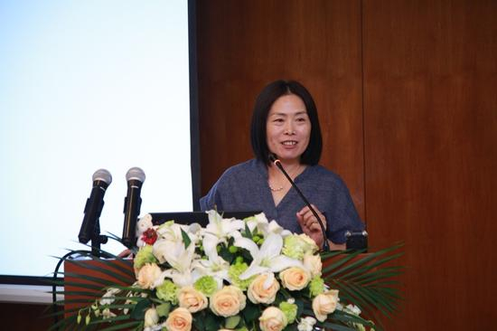 南京师范大学道德教育研究所教授、博士生导师孙彩平以“新教材•新理念”为题做了主题报告