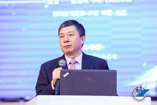 国家开放大学党委书记、校长荆德刚致辞