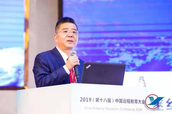 教育部职业教育与成人教育司司长陈子季作《教育现代化与继续教育改革发展》主题报告