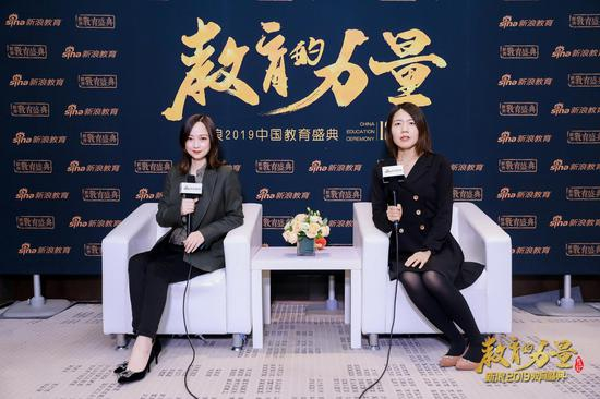 凡嬉亲子游泳总经理 陈冰（左）