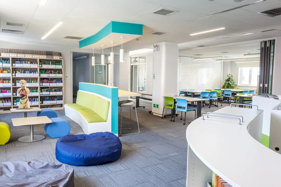  多样的的校园设施