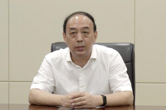 　　图为全国人大常委会委员、长江教育研究院院长、教育部教育信息化专家组副组长、中国教育三十人论坛成员周洪宇