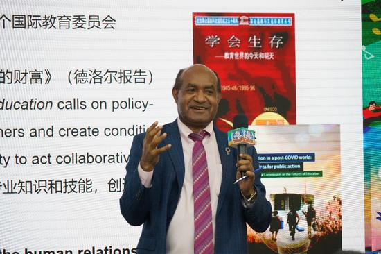 （联合国教科文组织驻华代表处教育项目官员裴伯庸）