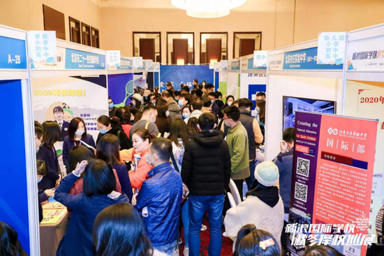 （☝&nbsp; 往届展会·择校场面）