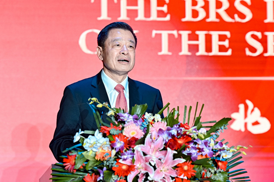 北京王府学校总校长王广发发表讲话