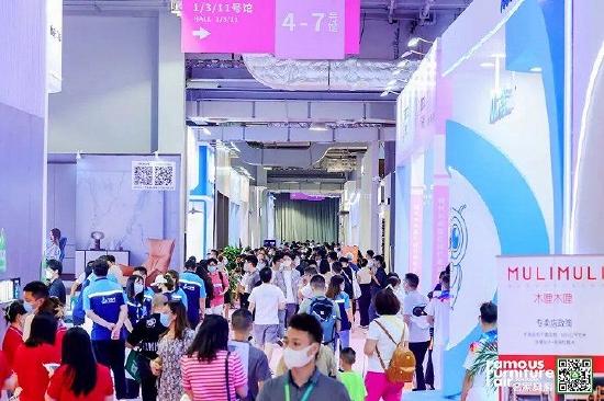 第47届国际名家具(东莞)展现场,人头攒动。