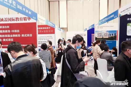 直面学校老师 咨询入学事宜