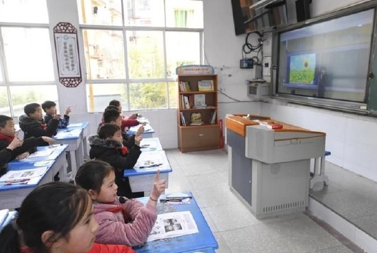 ▲资料图。重庆市石柱县某小学同学们在上课。图/新华社