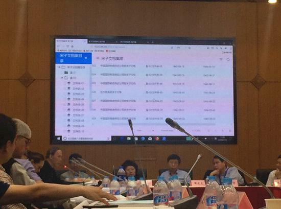 吴景平教授展示宋档数据库的检索界面
