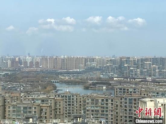 资料图:位于西安市南郊的众多商品房楼盘。 张一辰 摄