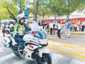 铁骑交警全员上路 及时帮助应急考生