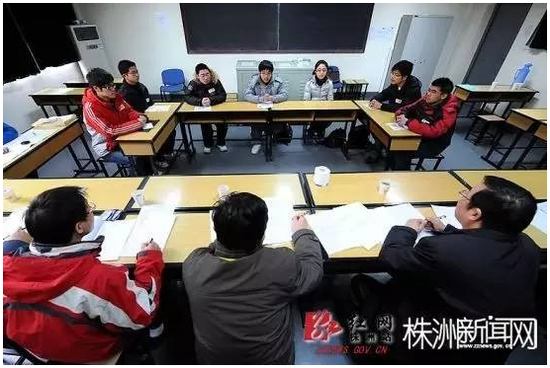  这十几年来，自主招生除了考题，自主权利、管理都曾饱受质疑。