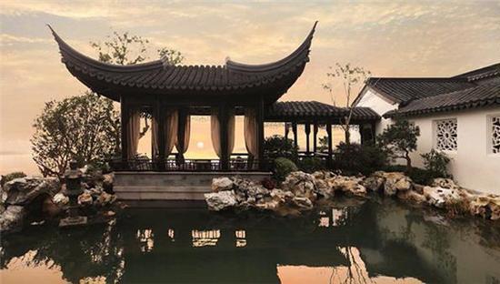 Feel like an emperor in these traditional Chinese homes