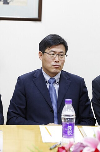 商学院黄江明书记介绍学院的基本情况