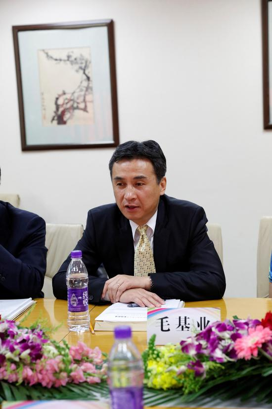 商学院毛基业院长介绍学院的基本情况