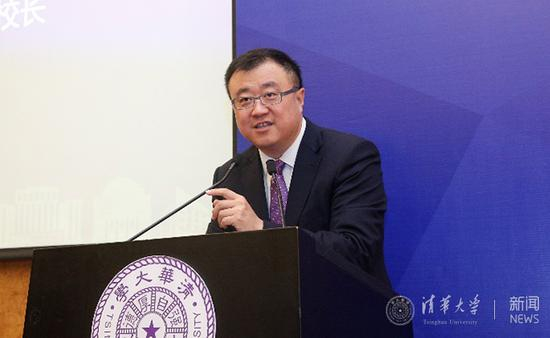 清华大学副校长杨 斌致辞。