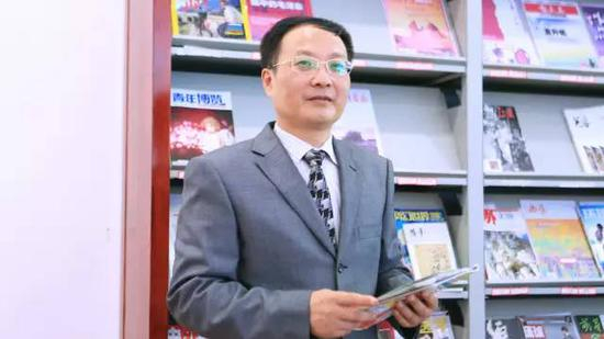 　　作者：陈洪安 华东理工大学商学院教授、博士生导师。“员工力理论”提出者，被誉为“非正统管理学家”，倡导为人民服务的管理学、以员工为导向的管理学，关注领导与员工并重的管理学研究。