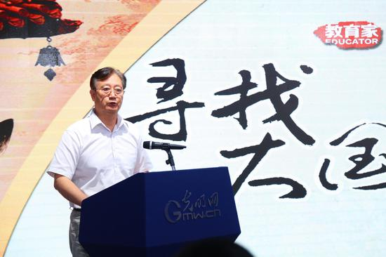 中国教育发展战略学会常务副会长兼秘书长张双鼓致辞